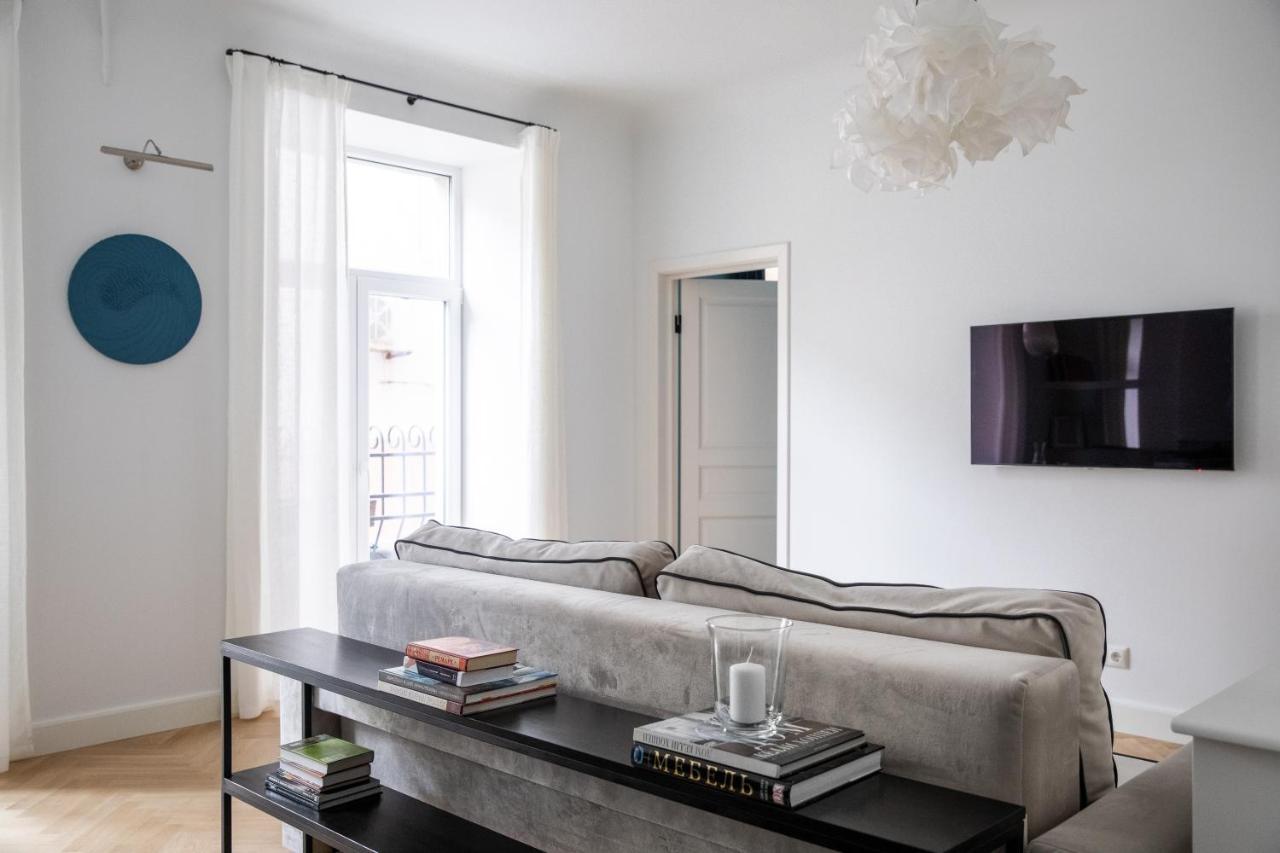 Miro Rooms French - Quiet Chic, Free Private Parking 里加 外观 照片