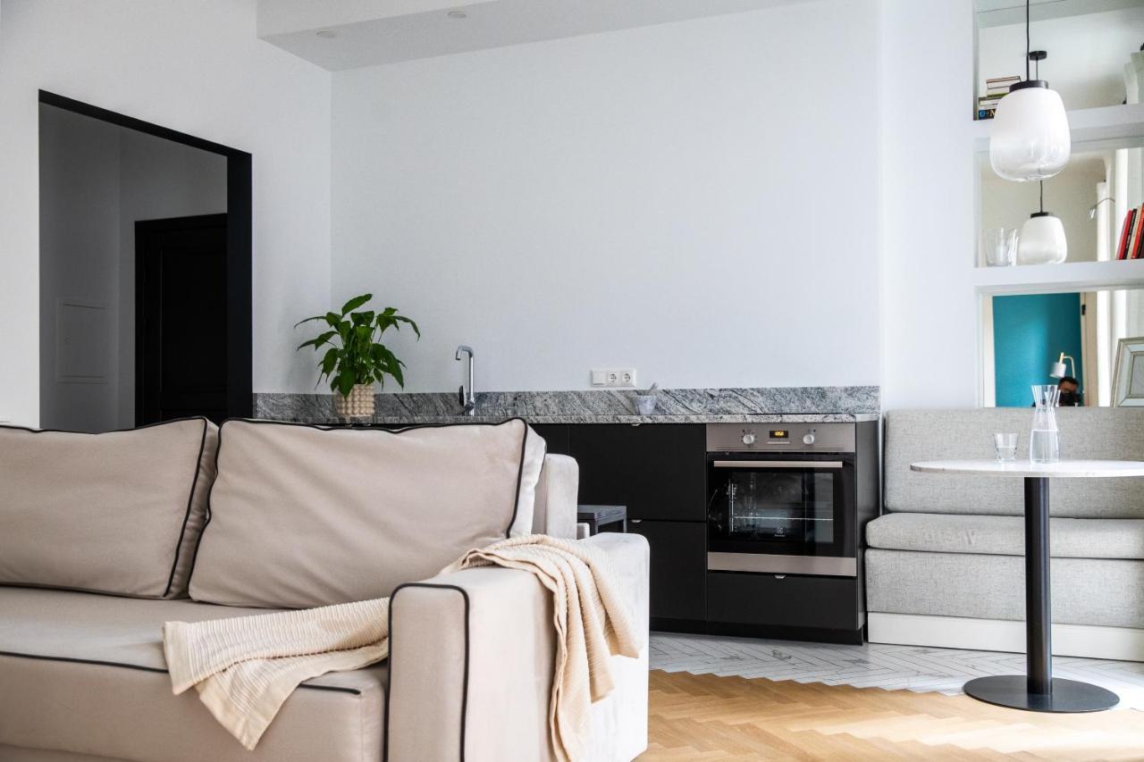 Miro Rooms French - Quiet Chic, Free Private Parking 里加 外观 照片