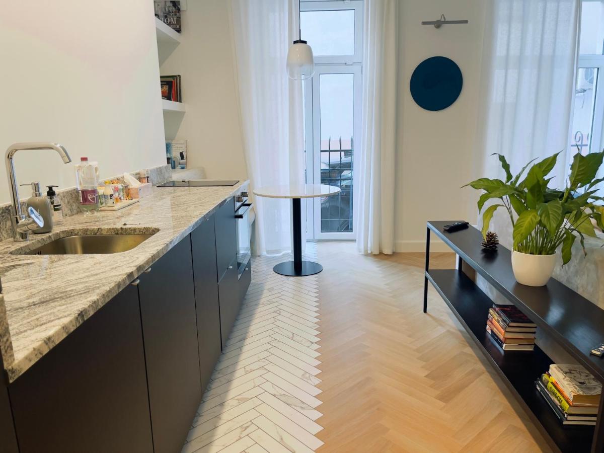 Miro Rooms French - Quiet Chic, Free Private Parking 里加 外观 照片